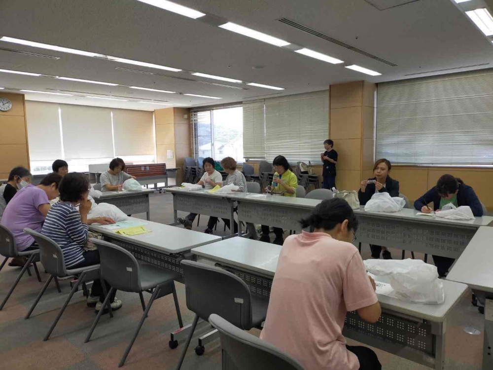 ピラティスでリフレッシュ
【倉敷エリア葦高コープ委員会】