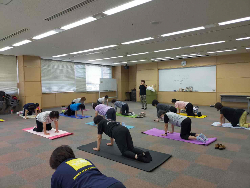 ピラティスでリフレッシュ
【倉敷エリア葦高コープ委員会】