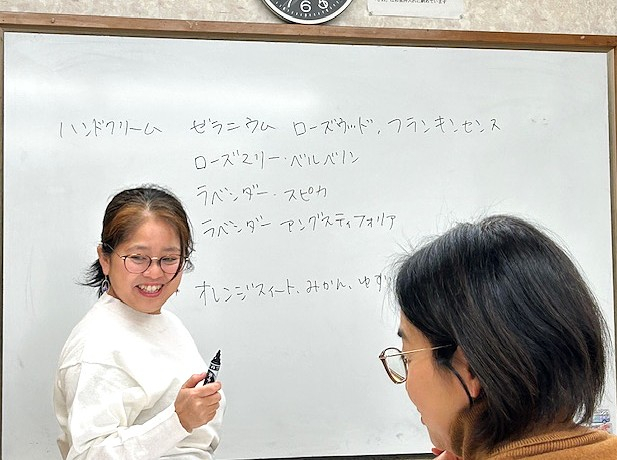 ハーブとアロマで癒されましょう♪　～毎日の暮らしに使える万能クリーム作り～
【岡山東エリア富山コープ委員会】