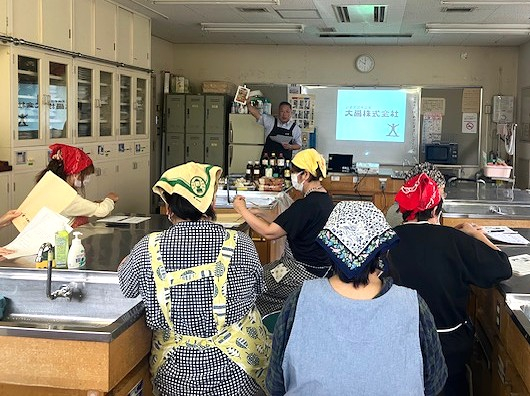 大醤(株)商品セミナー　　「思わず笑顔と笑いが出る、作って食べて知ってお得な試食・学習会」
【岡山西エリア三門コープ委員会】