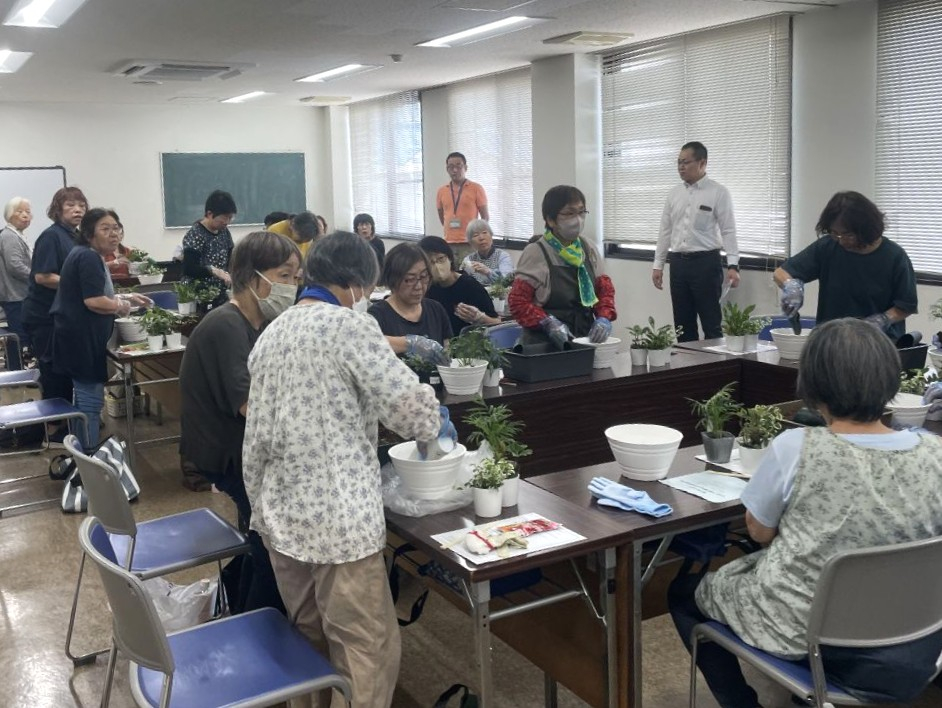 目からウロコ!!フマキラーの園芸専門家による寄せ植え体験
【井笠エリア矢掛コープ委員会】