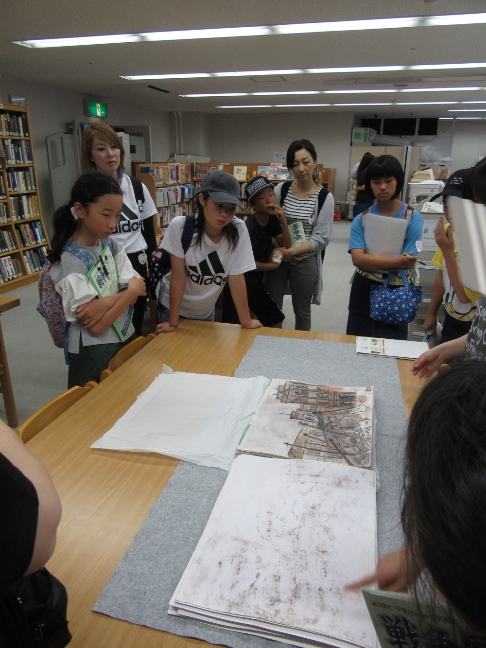 教科書では学べない　日本でおこったことを知ろう!
【倉敷エリアラブ・ピース・くらしき子ども平和サミット委員会】