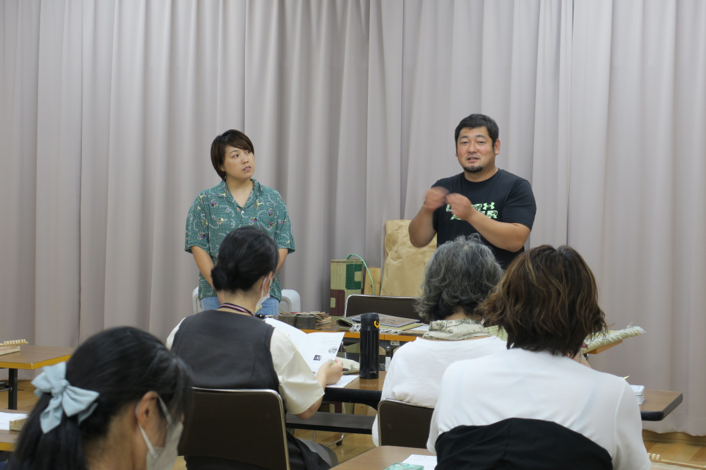 シニアサロンここわ「い草を使ってコースターを作ろう」
【倉敷エリア平和とくらしPJ】