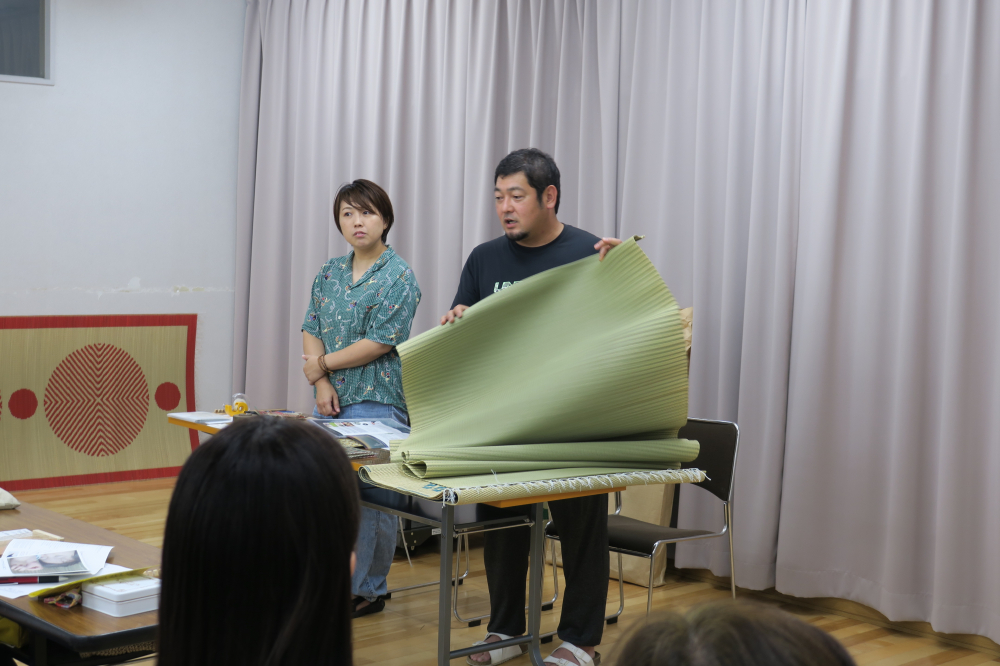 シニアサロンここわ「い草を使ってコースターを作ろう」
【倉敷エリア平和とくらしPJ】