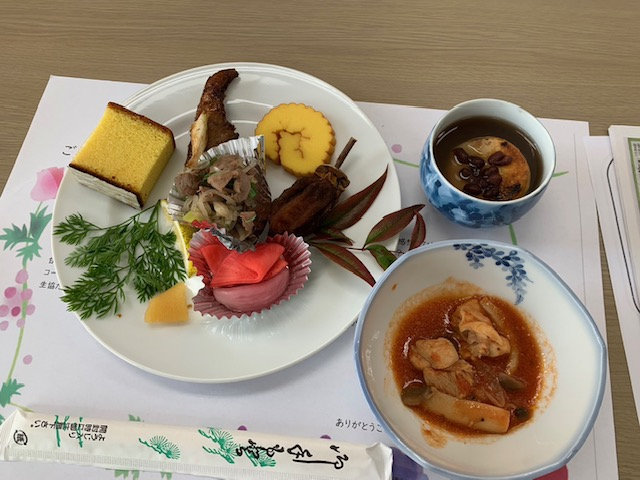 おしゃれな寄せ植え&年末おすすめ商品試食会
【美作エリア鏡野コープ委員会】