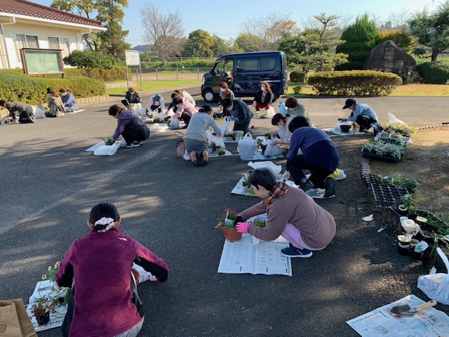 おしゃれな寄せ植え&年末おすすめ商品試食会
【美作エリア鏡野コープ委員会】