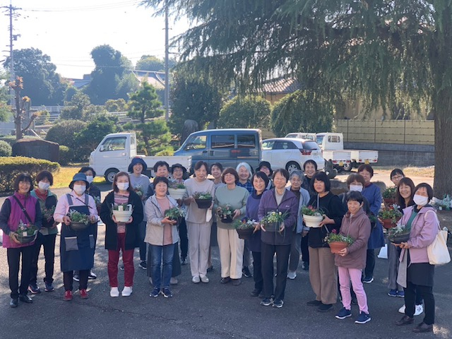 おしゃれな寄せ植え&年末おすすめ商品試食会
【美作エリア鏡野コープ委員会】
