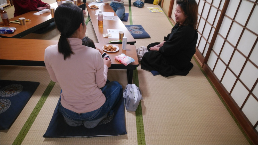 年末おすすめ商品で茶話会
【岡山西エリア福島コープ委員会】