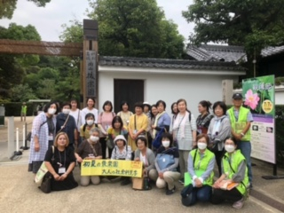 初夏の後楽園　大人の社会科見学
【岡山東エリアいきいき委員会】