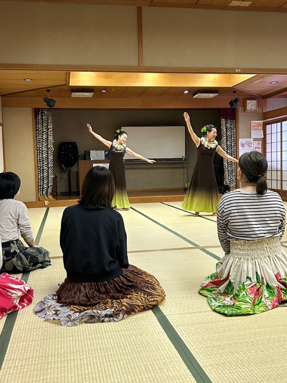 楽しくフラダンス　～フレイル予防や運動不足解消にも～
【岡山西エリア御野コープ委員会】