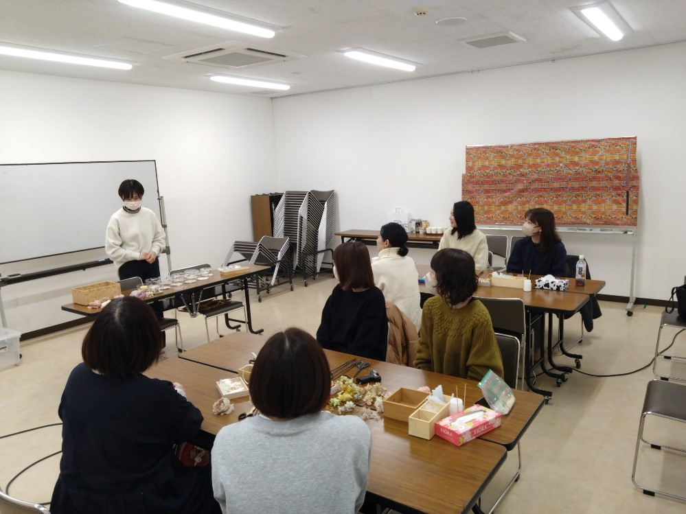 かわいいコサージュを作ろう!
【美作エリア北小コープ委員会】