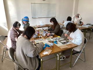 お花のブローチかフォトフレームアレンジのワークショップ
【岡山東エリア伊部コープ委員会】