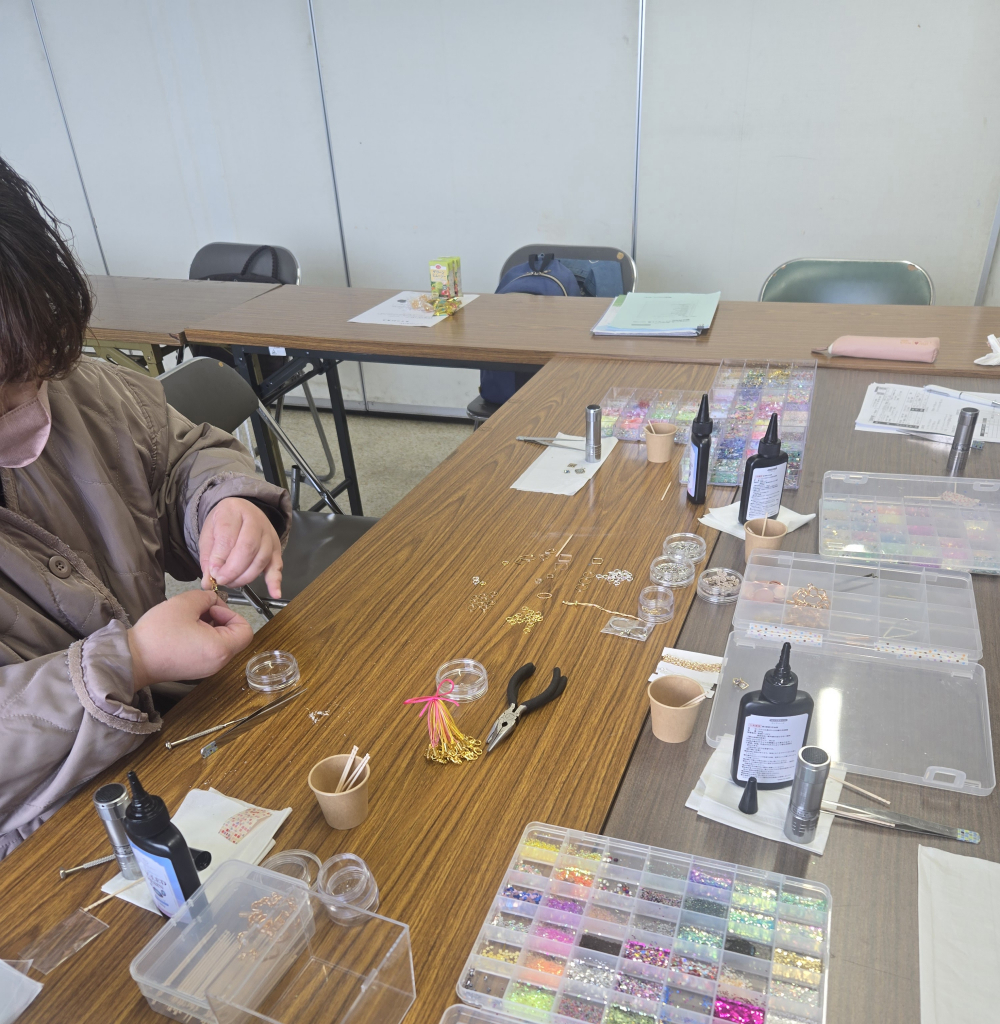 UVレジンでアクセサリー作り
【岡山東エリア国府・美和コープ委員会】