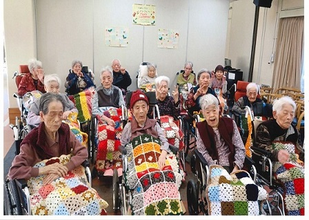 へいわのひざかけ モチーフ編みつなぎ ボランティア募集
【美作エリアへいわのひざかけ実行委員会】