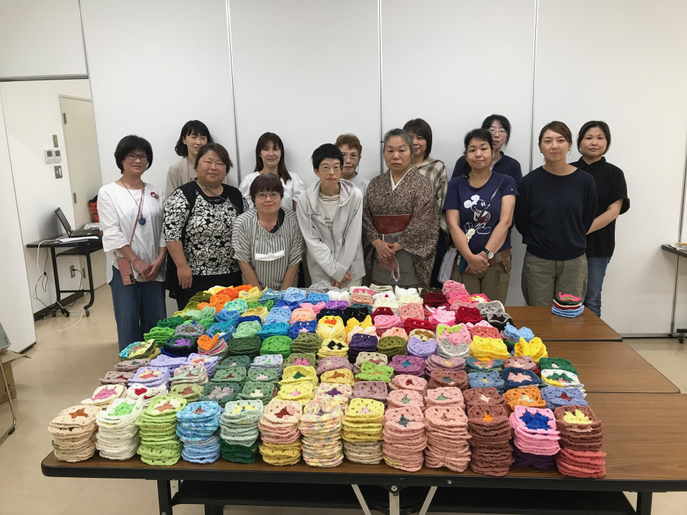 へいわのひざかけ モチーフ編みつなぎ ボランティア募集
【美作エリアへいわのひざかけ実行委員会】