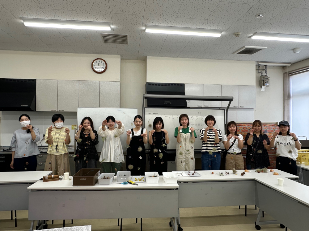 モビールを作ろう
【岡山東エリア桜が丘西コープ委員会】
