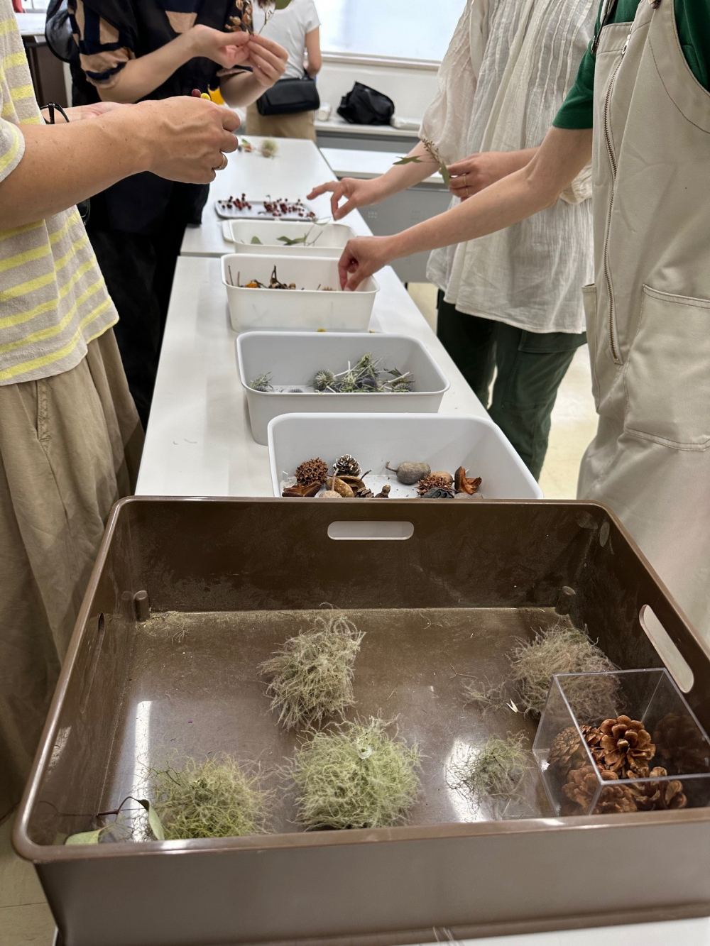 モビールを作ろう
【岡山東エリア桜が丘西コープ委員会】