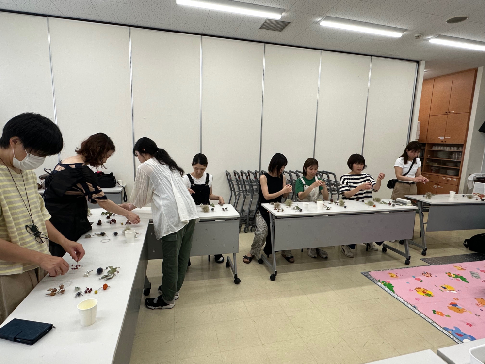 モビールを作ろう
【岡山東エリア桜が丘西コープ委員会】