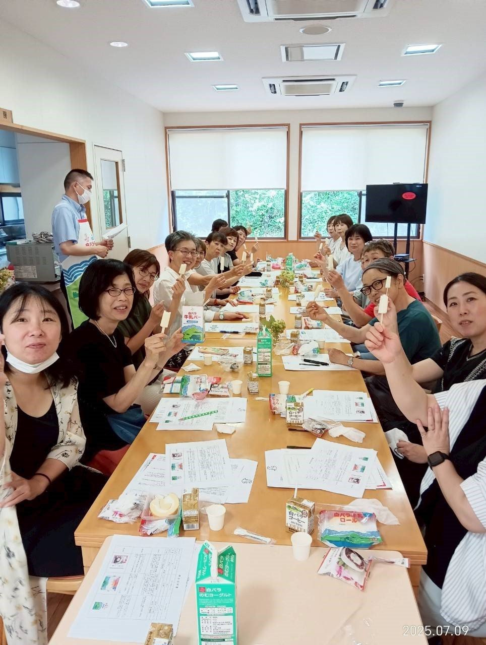 学んで作って食べて感じる　大山乳業のひみつ
【美作エリア久世コープ委員会】