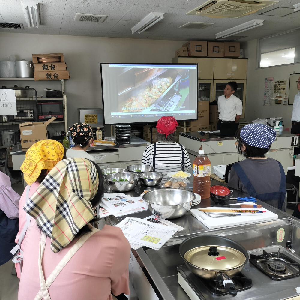 ケンミン食品株式会社の商品セミナー
【倉敷エリア老松南コープ委員会】