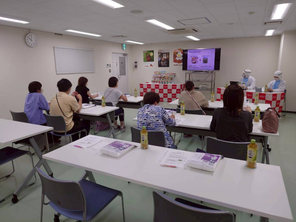 (株)中国フジパン　～生協食パンの製造工程見学と商品特長の説明～
【岡山東エリア西大寺　豊コープ委員会】