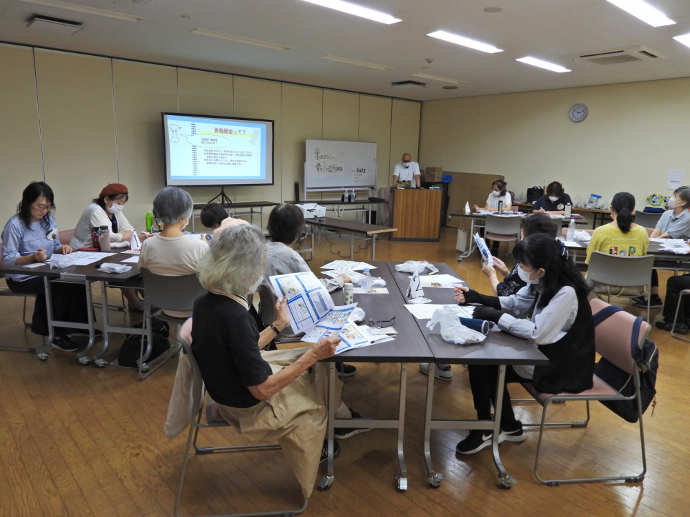 骨のはなしと骨そしょう症予防体操　～あなたの骨.大丈夫?～
【岡山西エリアふくし委員会】