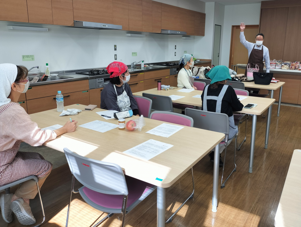 いつも食べてるパンの新しい魅力を発見!　(株)タカキベーカリー商品セミナー
【岡山西エリア吉備コープ委員会】