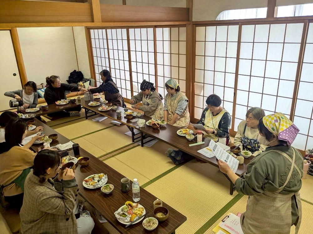 楽しく 美味しく 新しい発見☆　〈COOP年末おすすめ商品試食会〉
【岡山東エリア政田コープ委員会】