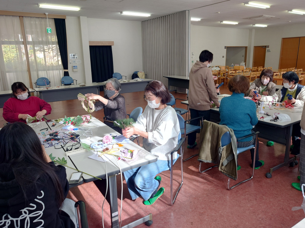 楽しく作ろう～お正月お飾り作り～
【岡山東エリア浮田・城東台コープ委員会】