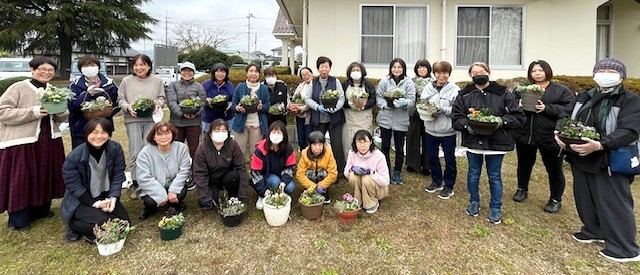 寄せ植えとmini試食会 ～おしゃれな寄せ植えでお正月をはなやかに迎えましょう～
【美作エリア鏡野コープ委員会】
