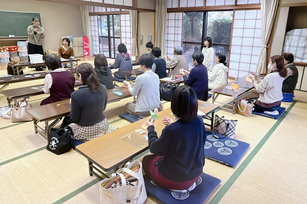 つまみ細工で かわいいお花を作ってみよう　～七五三や成人式の飾り、和風アクセサリーなどに～
【岡山西エリア中山コープ委員会】