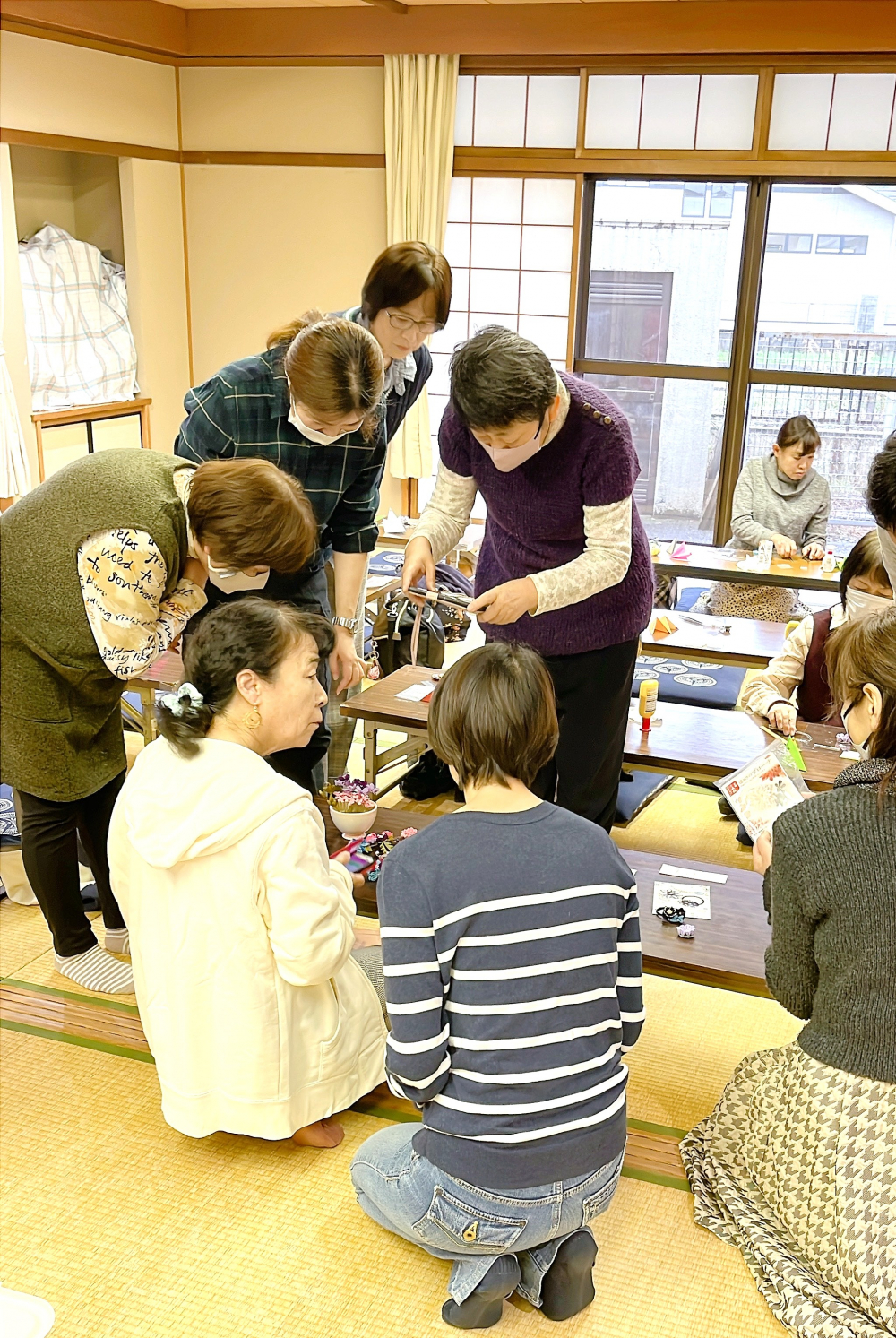 つまみ細工で かわいいお花を作ってみよう　～七五三や成人式の飾り、和風アクセサリーなどに～
【岡山西エリア中山コープ委員会】