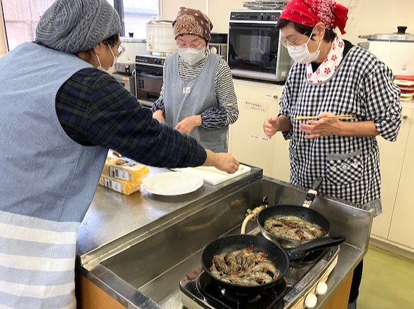 年末おすすめ商品を試食しよう!
【岡山西エリア三門コープ委員会】
