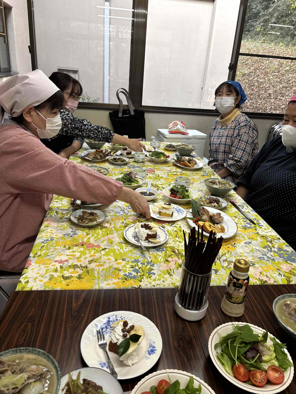 みんな～来て来て!　 わいわい・ガヤガヤ交流しよう　〈Cコレ&年末おすすめ商品試食会〉
【美作エリア勝央コープ委員会】