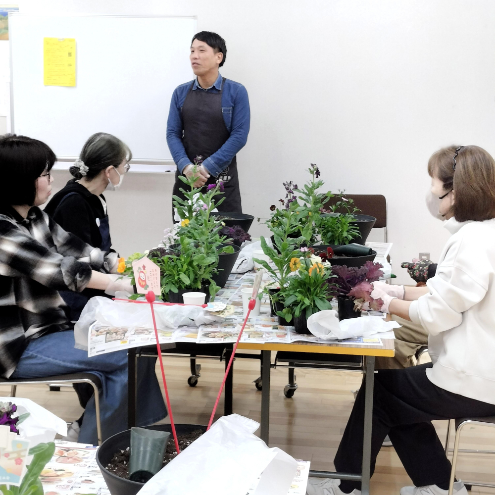 冬の寄せ植えワークショップ 年末の玄関を華やかに
【倉敷エリア老松南コープ委員会】