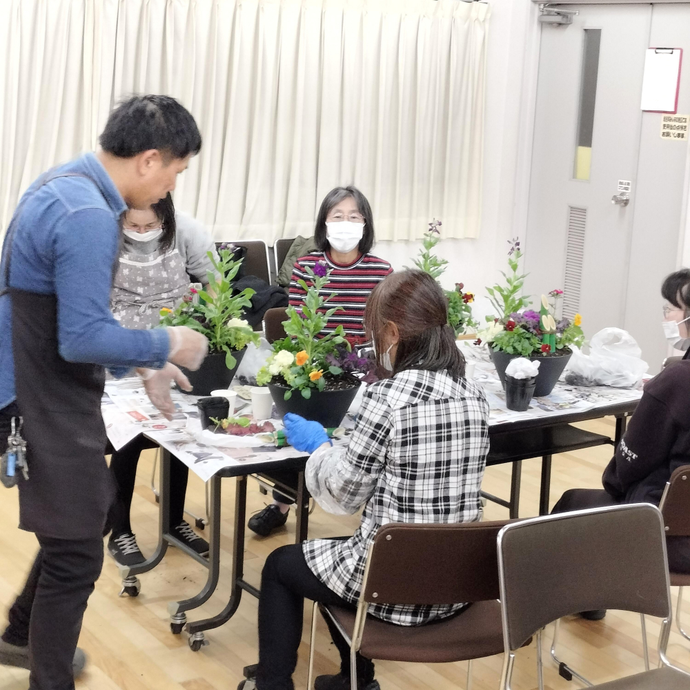 冬の寄せ植えワークショップ 年末の玄関を華やかに
【倉敷エリア老松南コープ委員会】