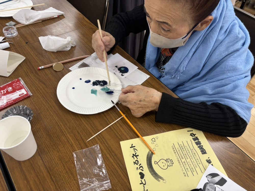 シニアサロン　ここわ　～七宝焼きのアクセサリーを作ろう!～
【倉敷エリア平和とくらしの委員会】