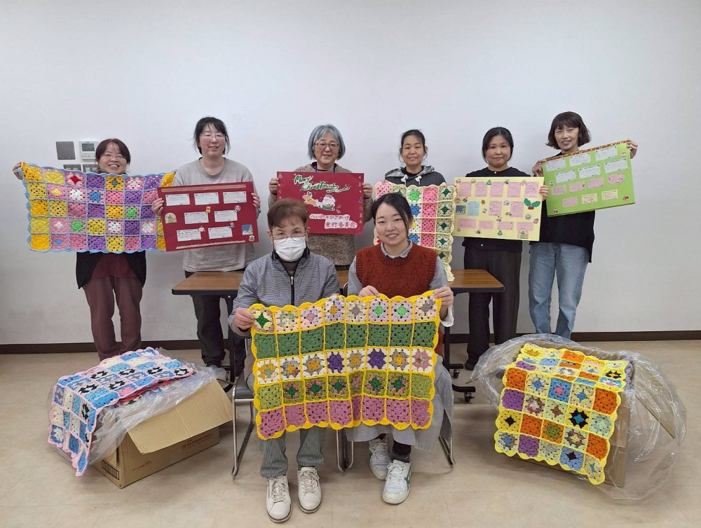 ピースカフェ～へいわのひざかけモチーフをつなごう～
【美作エリアへいわのひざかけ実行委員会】