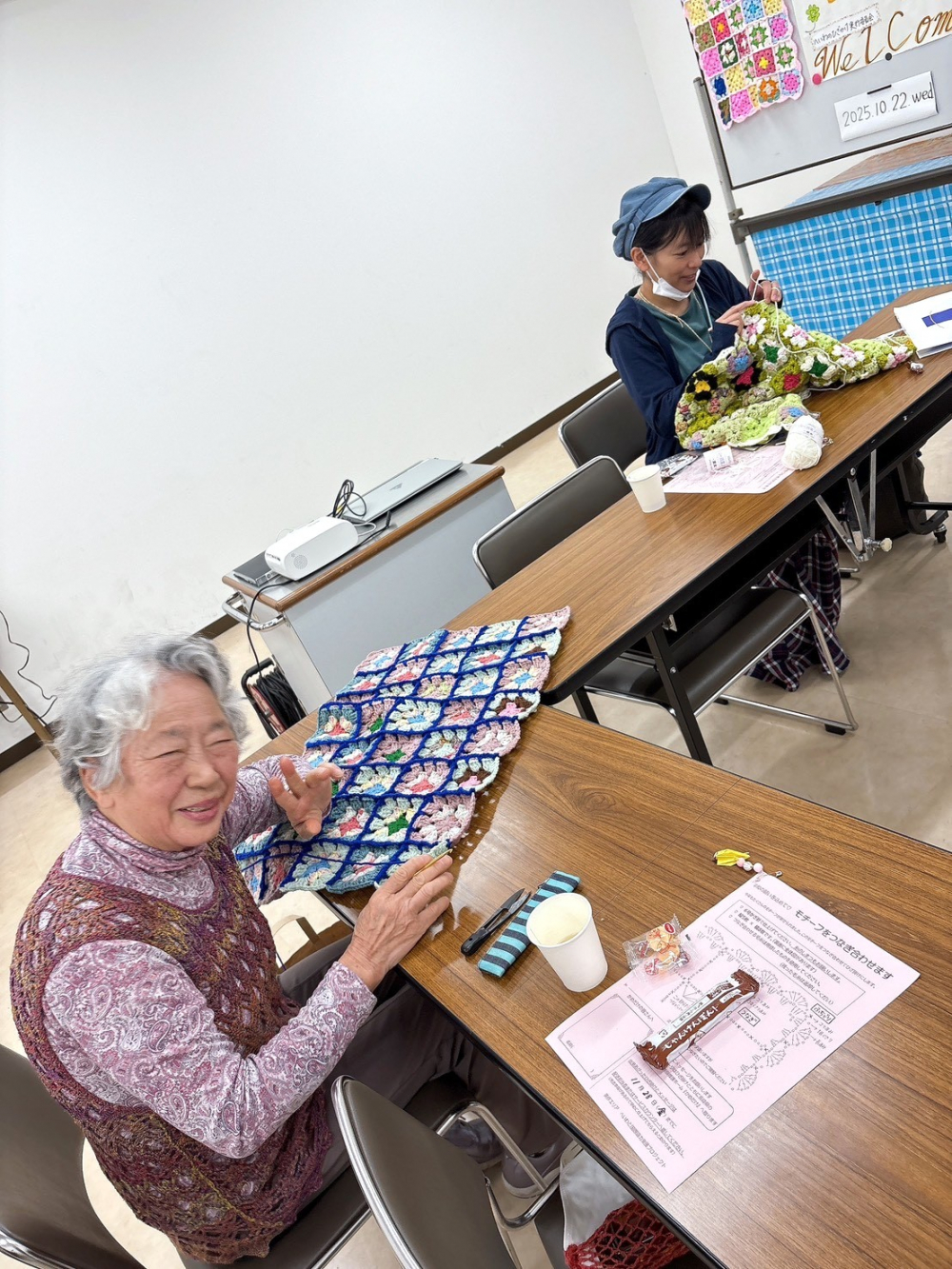 ピースカフェ～へいわのひざかけモチーフをつなごう～
【美作エリアへいわのひざかけ実行委員会】