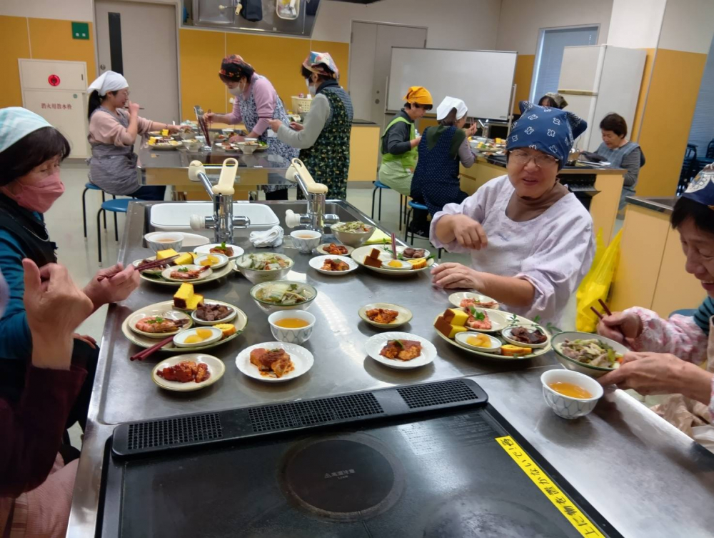 Cコレ&年末おすすめ商品学習会　～ミニ学習をしたあと、皆で楽しく、おいしさを実感いたしましょう～
【岡山西エリア妹尾コープ委員会】