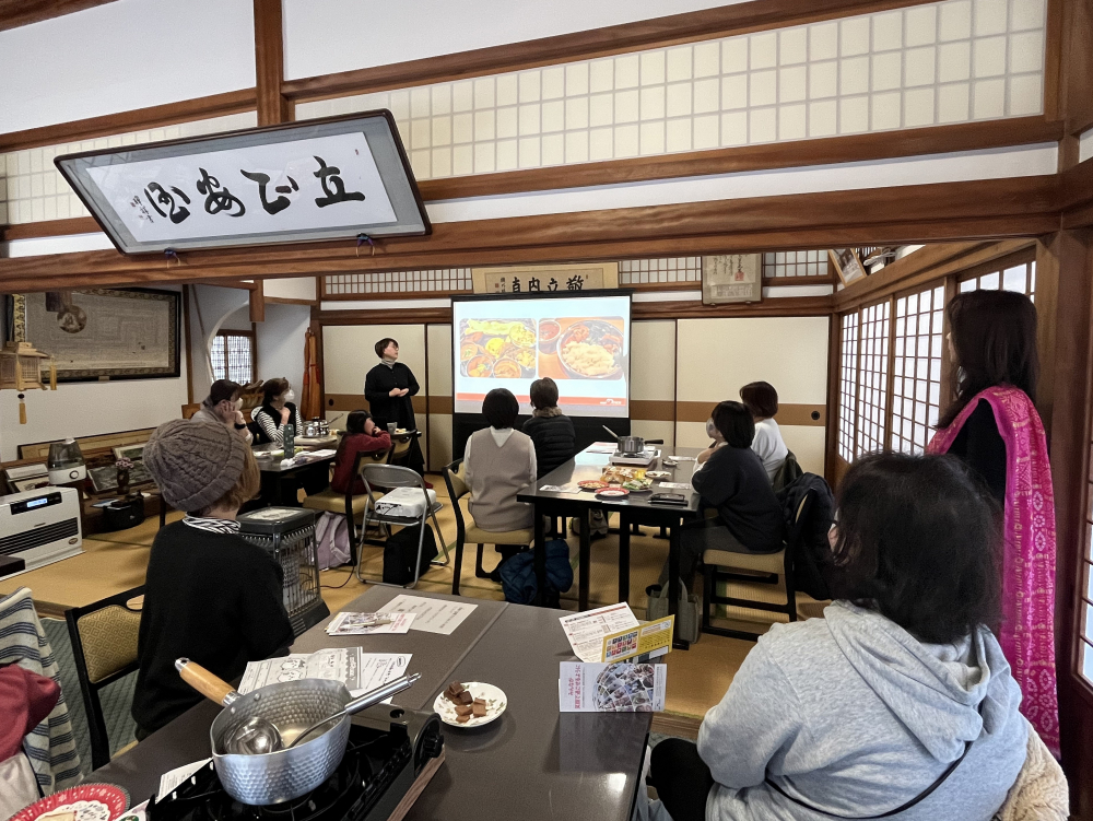 ～AMDA-MINDS ネパール駐在員の小林さんに教わる～　ネパール式本格的チャイ♡の淹れ方
【岡山西エリア野谷コープ委員会】