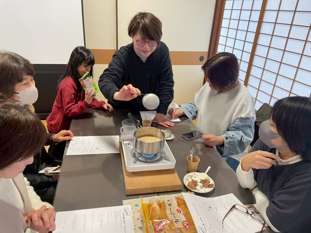 ～AMDA-MINDS ネパール駐在員の小林さんに教わる～　ネパール式本格的チャイ♡の淹れ方
【岡山西エリア野谷コープ委員会】