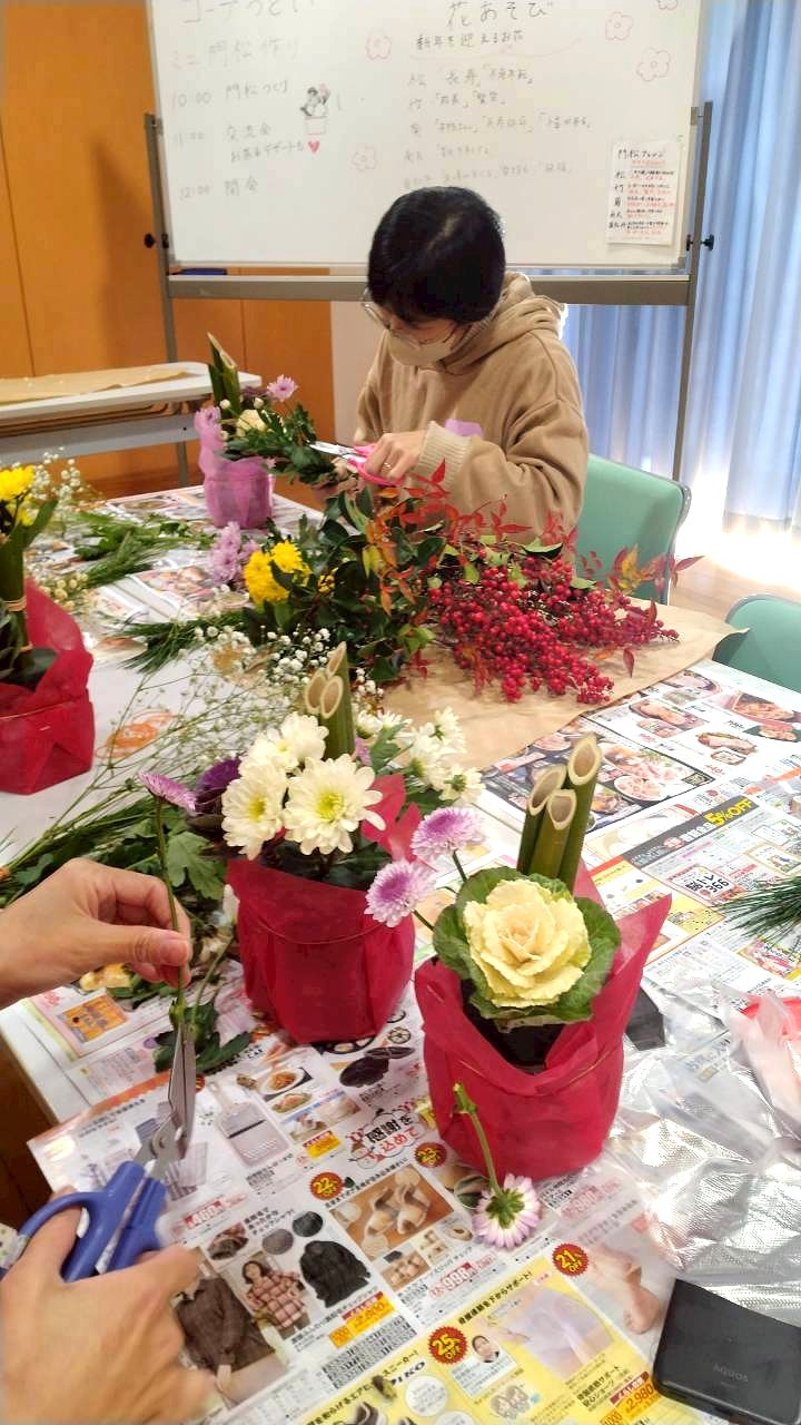 ミニ門松づくり🎍　～コープ商品の試食、お試しがあります～
【美作エリア美作コープ委員会】