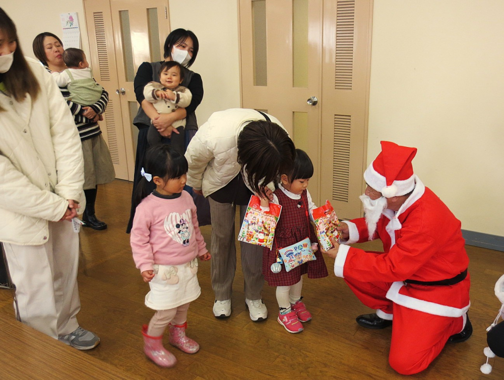 予約制子育てひろば ～ひと足早い クリスマスを楽しもう～
【岡山西エリア子育て応援プロジェクト】