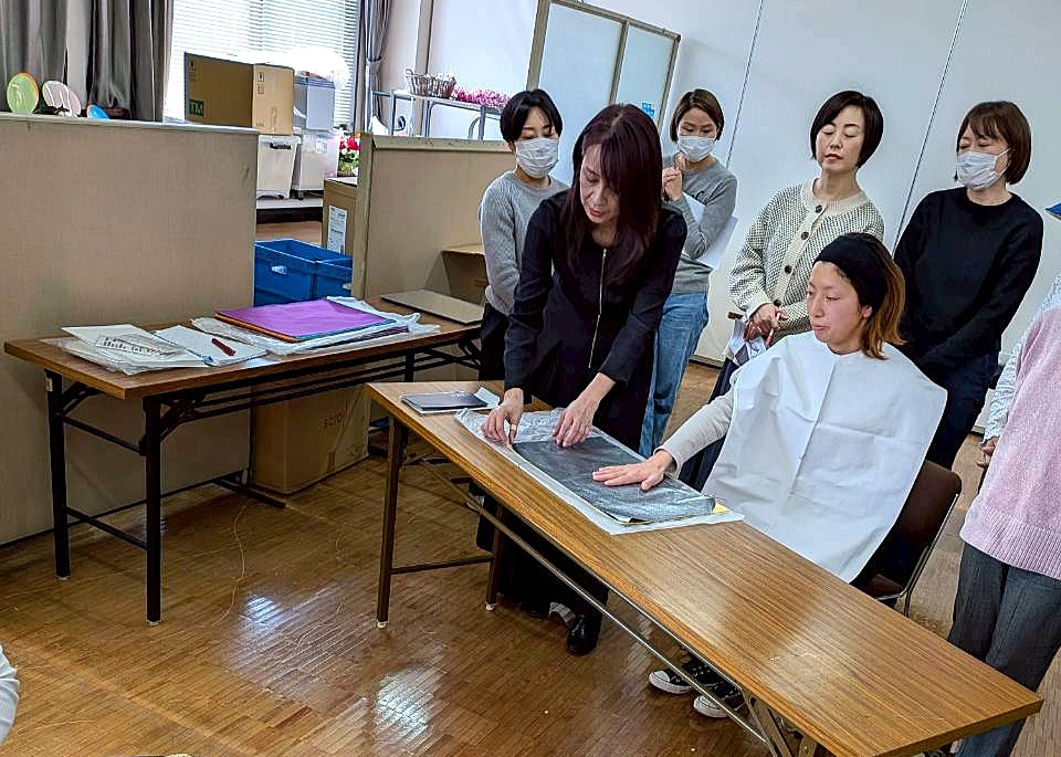 わたしに合うカラーって?　～自然に魅力を引き立ててくれる色を知ろう～　(※くらしのサポーター)
【岡山西エリア吉備コープ委員会】